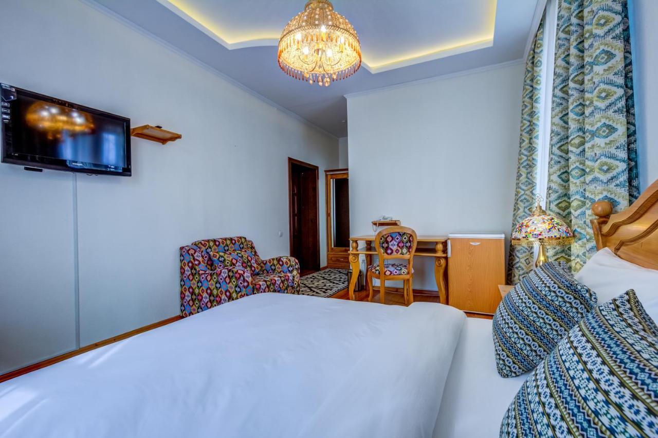 Navat Hotel Bishkek Ngoại thất bức ảnh