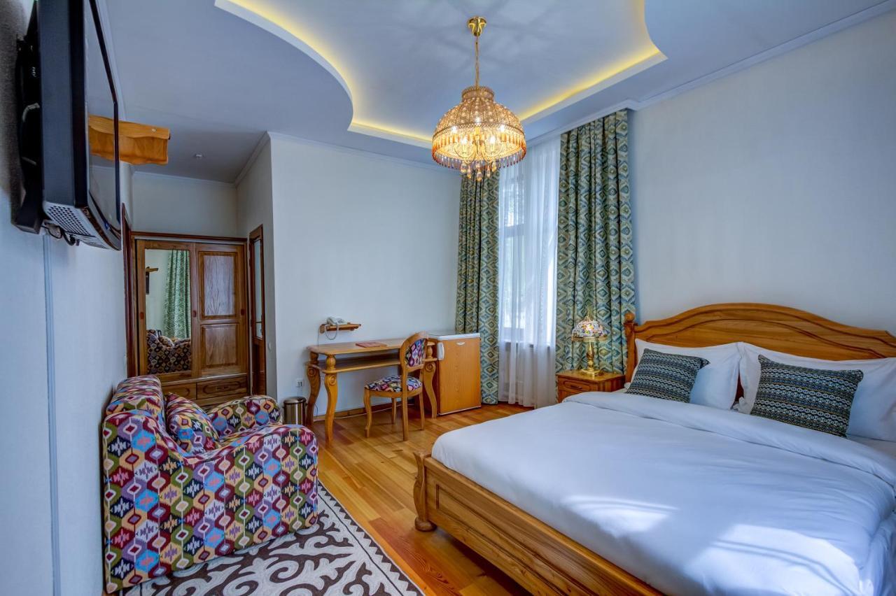 Navat Hotel Bishkek Ngoại thất bức ảnh